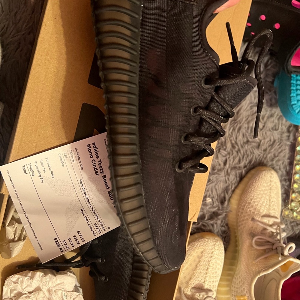 New mono cinder yeezys size 6 - Picture 1 of 4